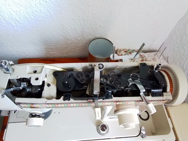 Máquina de coser múltiples puntadas