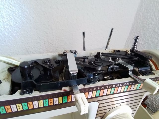 Máquina de coser múltiples puntadas