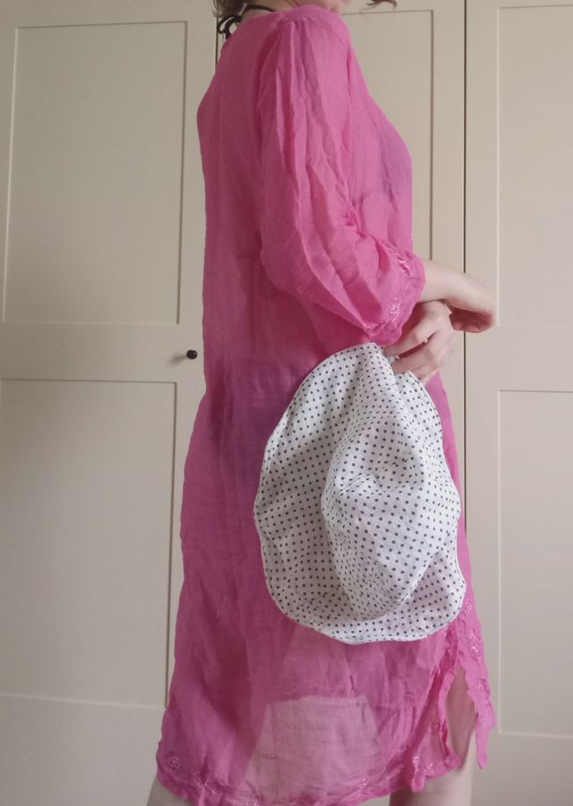 Copricostume fucsia magenta con ricami