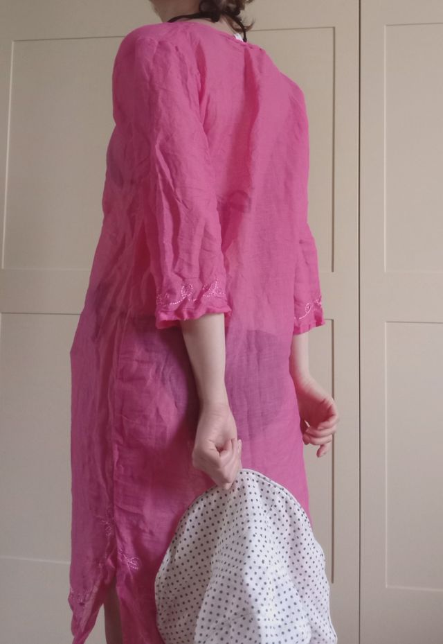 Copricostume fucsia magenta con ricami