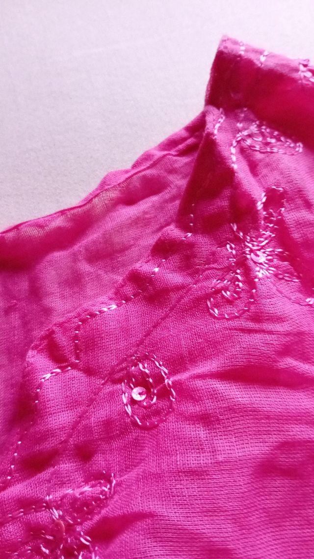 Copricostume fucsia magenta con ricami