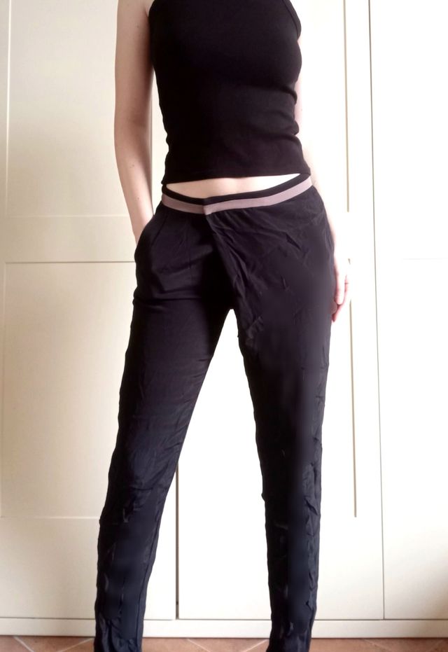 Pantaloni asimmetrici neri vita bassa