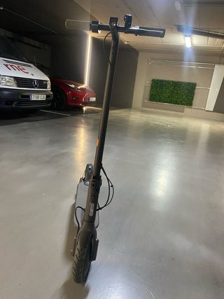 Patinete Eléctrico con su cargador