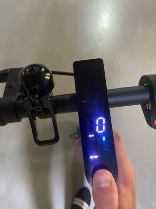 Patinete Eléctrico con su cargador