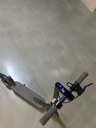 Patinete Eléctrico con su cargador