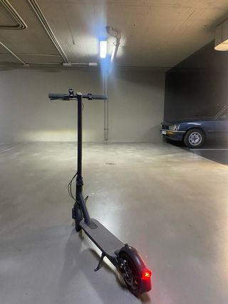 Patinete Eléctrico con su cargador