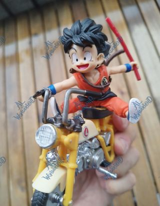Dragon Ball Z action figure Goku in moto