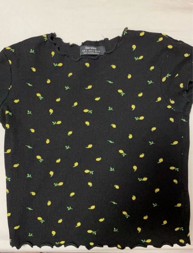 maglietta bershka con i limoni taglia S