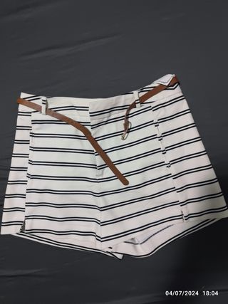 Pantalón corto Stradivarius talla 38