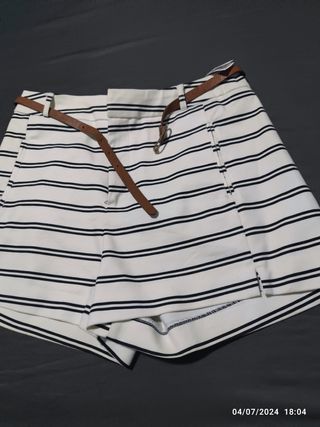 Pantalón corto Stradivarius talla 38