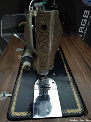 Maquina de coser marca Alfa