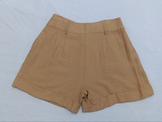 Pantalón corto / bermuda marrón .