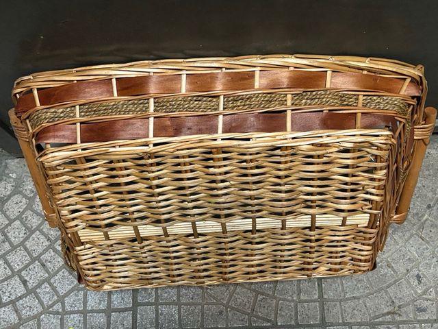 Cesta in vimini con manici