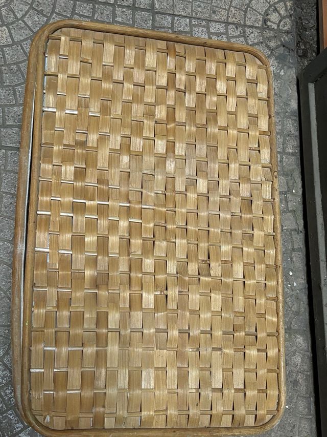 Cesta in vimini con coperchio e disegno