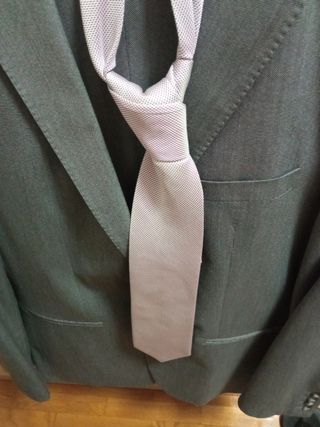 Corbata en color lila