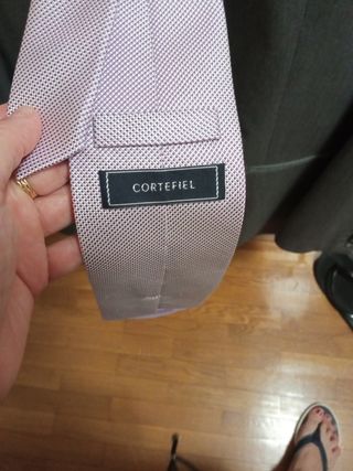 Corbata en color lila