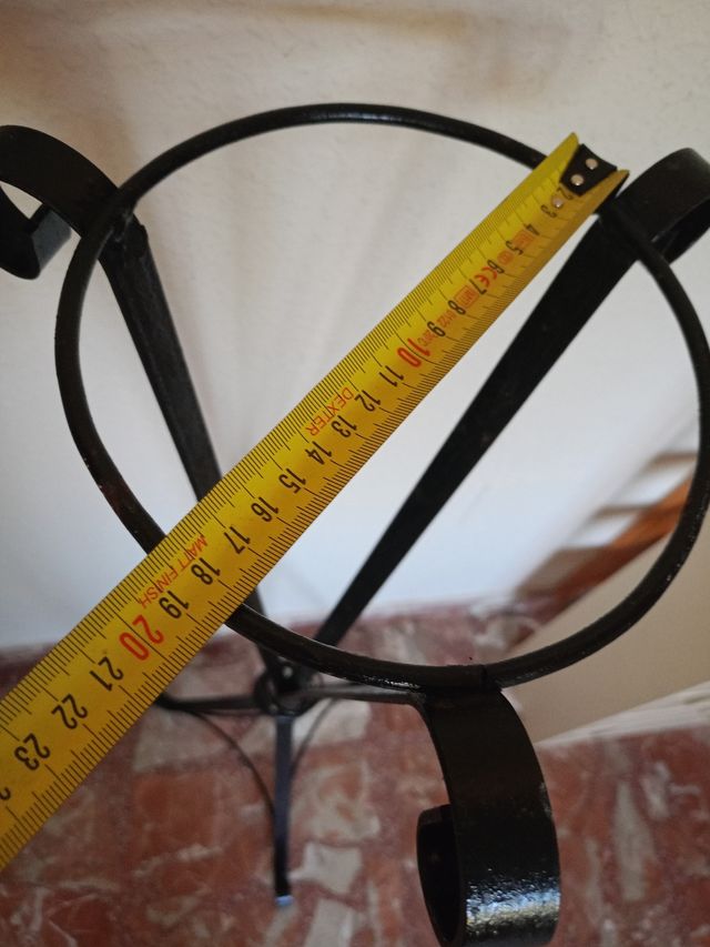 Vaso da fiori in metallo