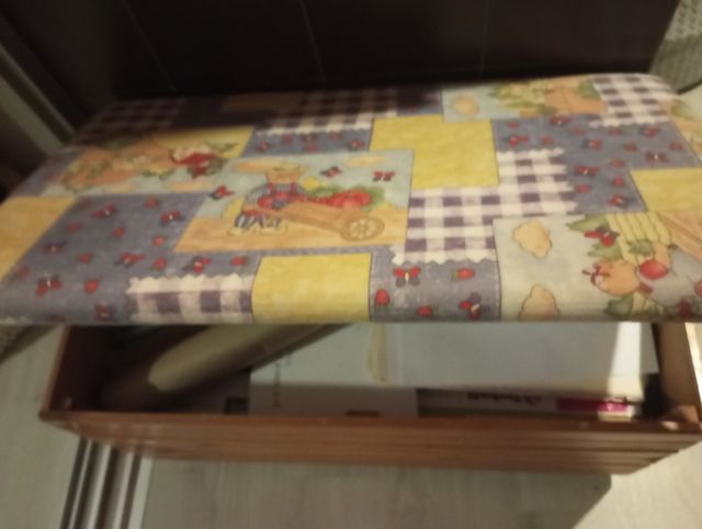 Baúl madera con asiento acolchado