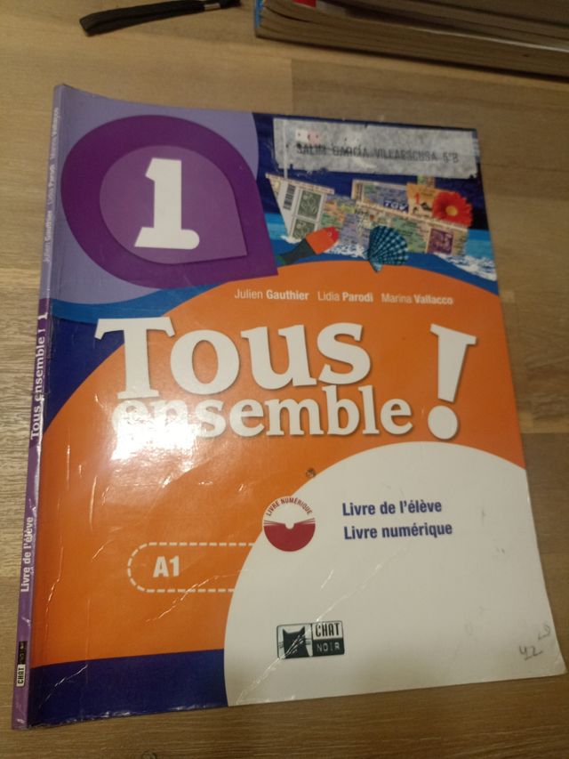 Libro de francés Tous Ensemble