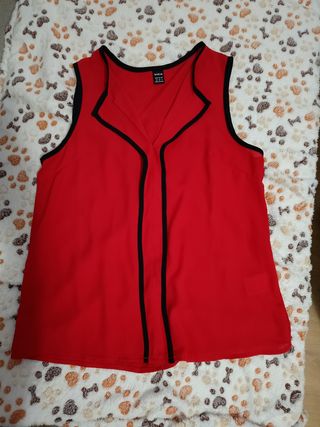 Camisa roja con líneas negras xs