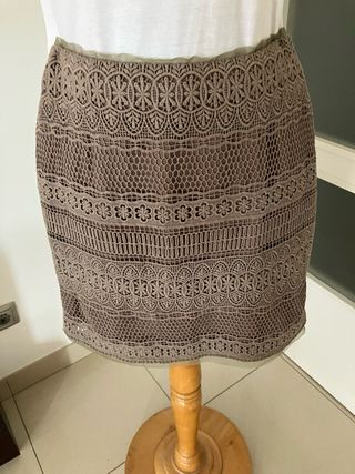 Falda de guipur marca Masimo Dutti 
