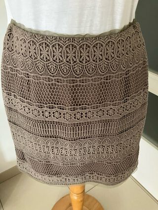 Falda de guipur marca Masimo Dutti 