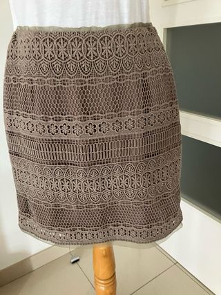 Falda de guipur marca Masimo Dutti 