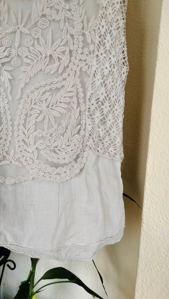 Camiseta blusón encaje beige