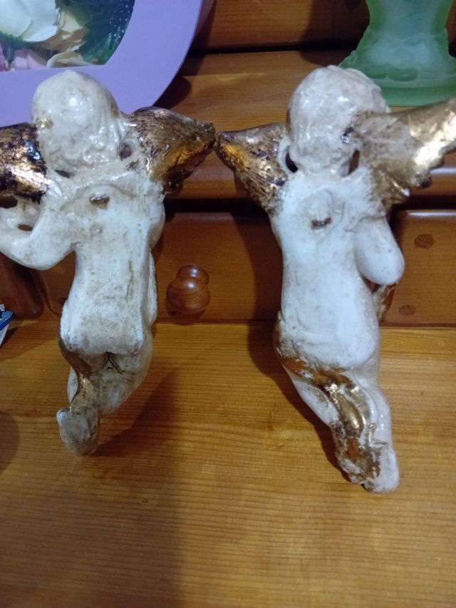 VENDO UN PAIO DI ANGELI ANTICHI A 15E CIASCUNO