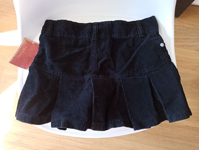 Falda de tablas negra de Zara