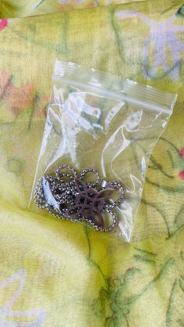 Colgante nudo de bruja  y cadena