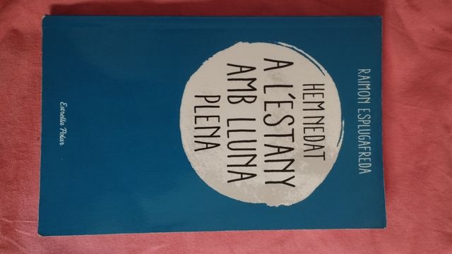 Em nedat a l'estany amb lluna plena