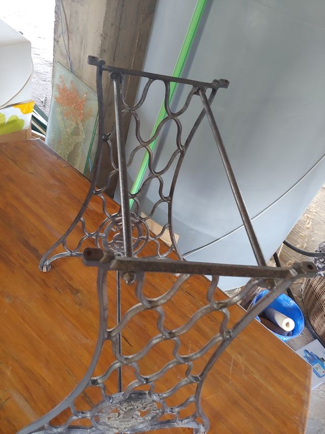 Piede macchina da cucire antico