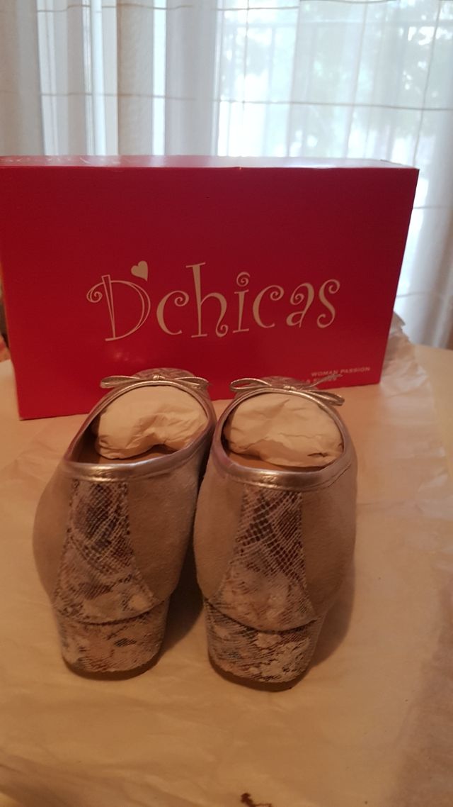 Bonitos zapatos marca D chicas