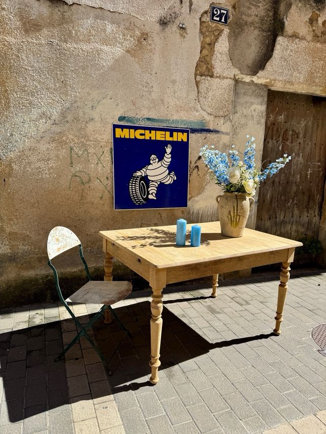 Mesa de antigua maciza de roble. Francesa