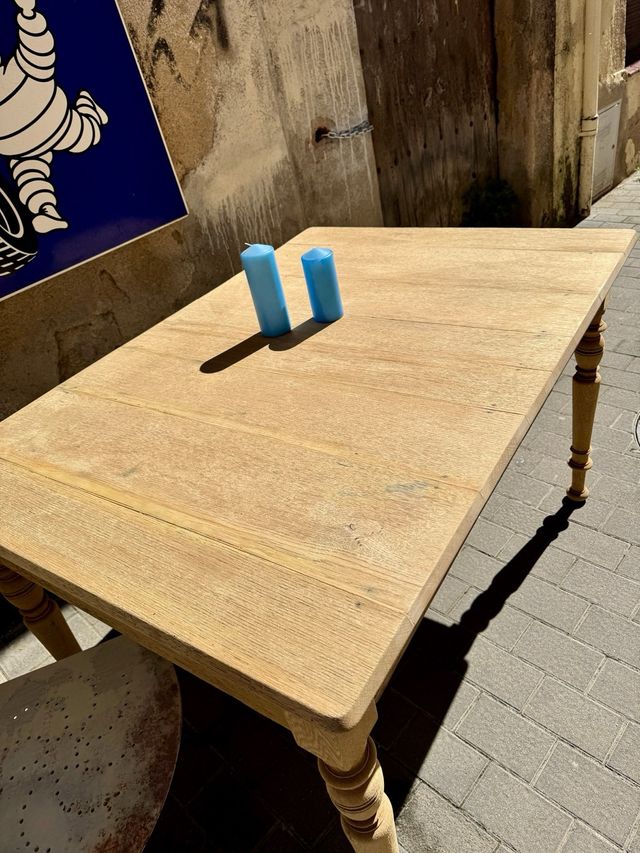 Mesa de antigua maciza de roble. Francesa