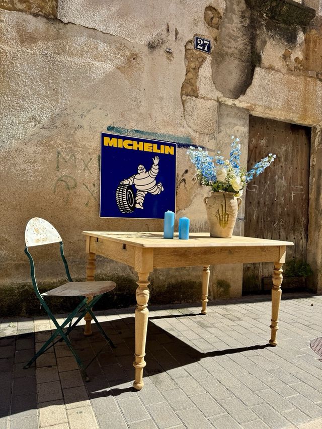 Mesa de antigua maciza de roble. Francesa