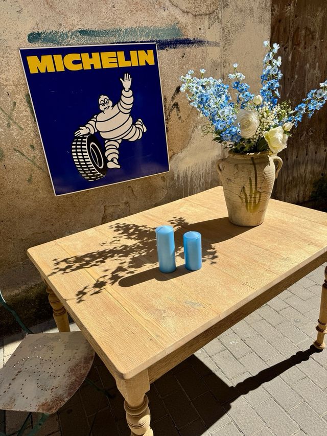 Mesa de antigua maciza de roble. Francesa