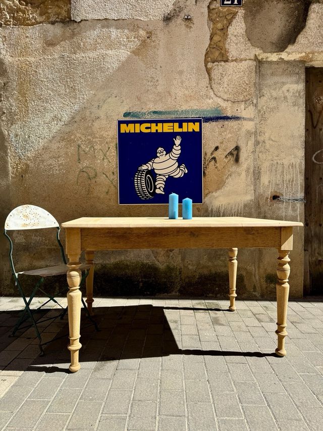 Mesa de antigua maciza de roble. Francesa