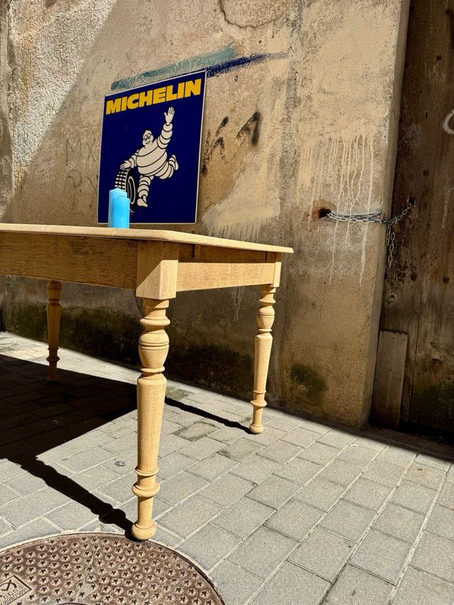 Mesa de antigua maciza de roble. Francesa