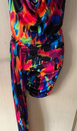 Vestito asimmetrico sfumato nuovo