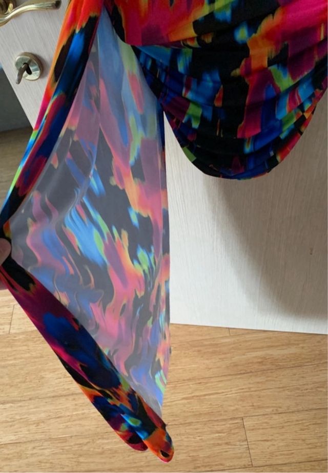 Vestito asimmetrico sfumato nuovo