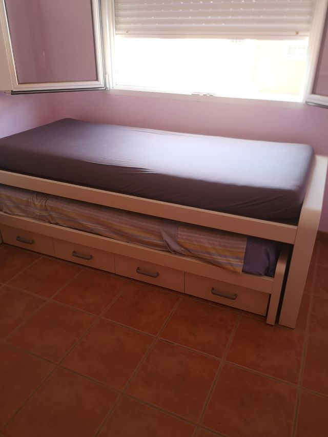 Cama nido de madera blanca. De muy buena calidad.