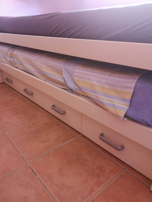 Cama nido de madera blanca. De muy buena calidad.