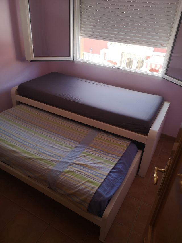 Cama nido de madera blanca. De muy buena calidad.
