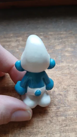 🇮🇹 puffo arrabbiato 🇪🇦 pitufo gruñón