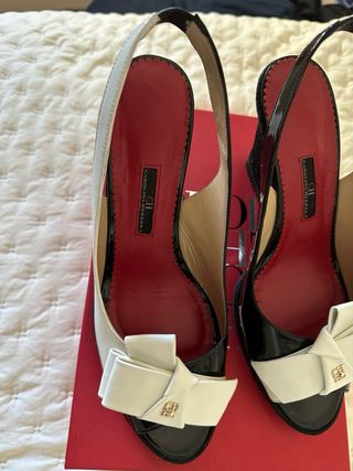 Carolina Herrera sandals black and white 