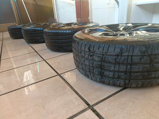 Se vende llantas honda con neumáticos