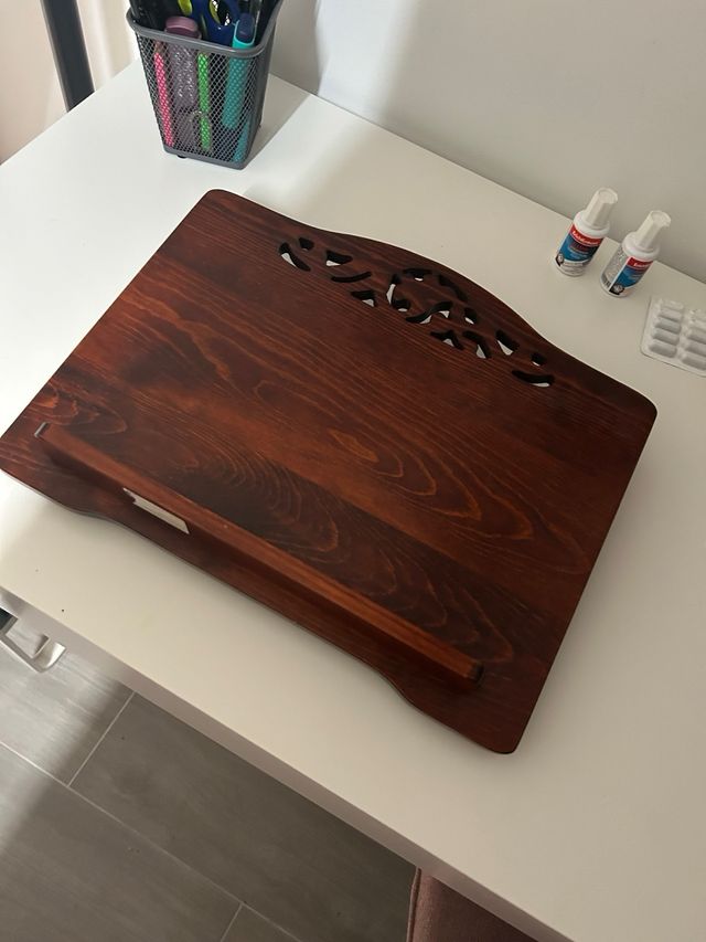 Atril "nostalgie" de madera en color caoba