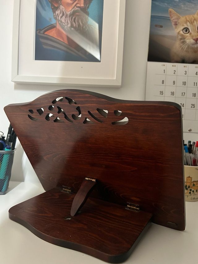 Atril "nostalgie" de madera en color caoba